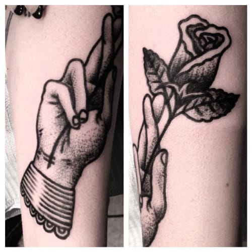 11 Offbeat Fingers Crossed Tattoos | Tattoodo