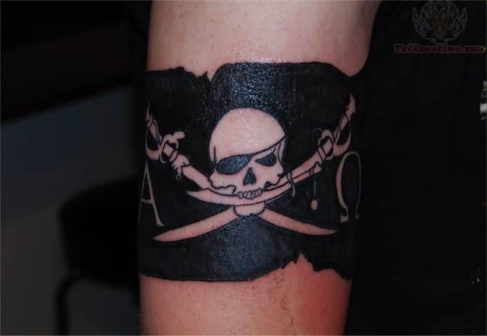 10 Sick Pirate Flag Tattoos To Awake Your Inner Badass ...